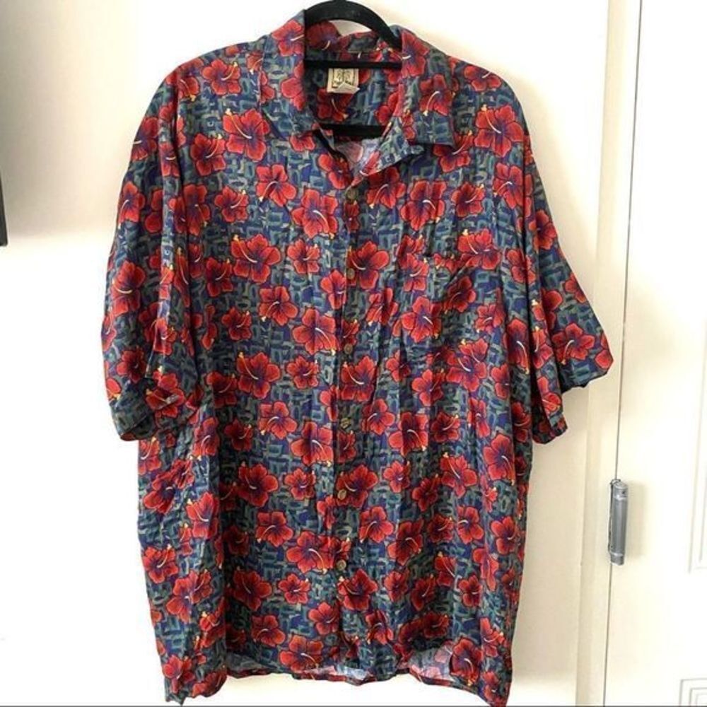 Morro Bay Floral Button Down‎